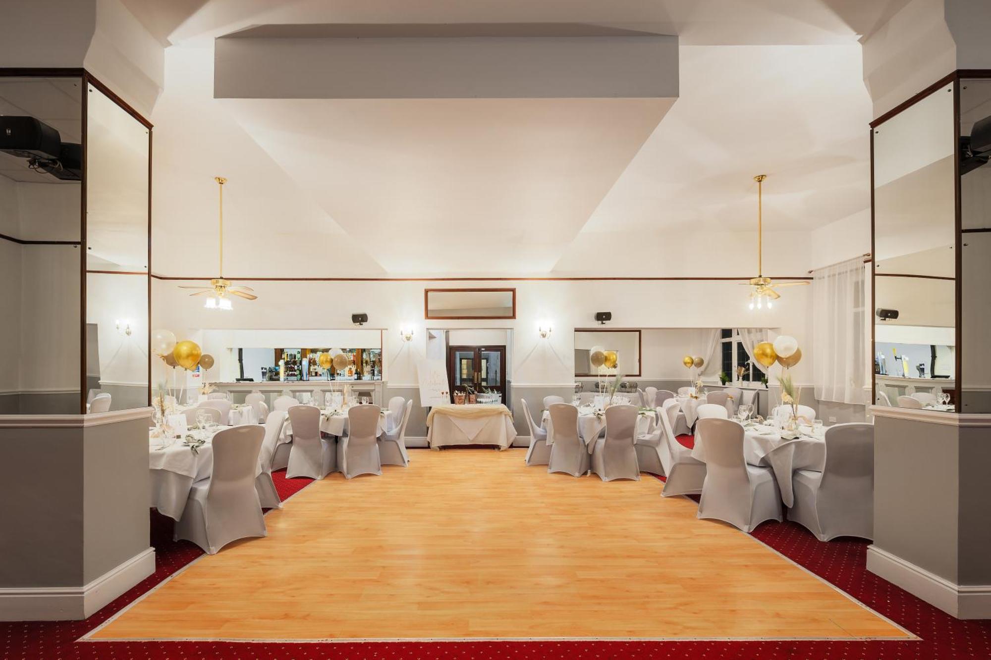 The County Hotel Карлайл Экстерьер фото